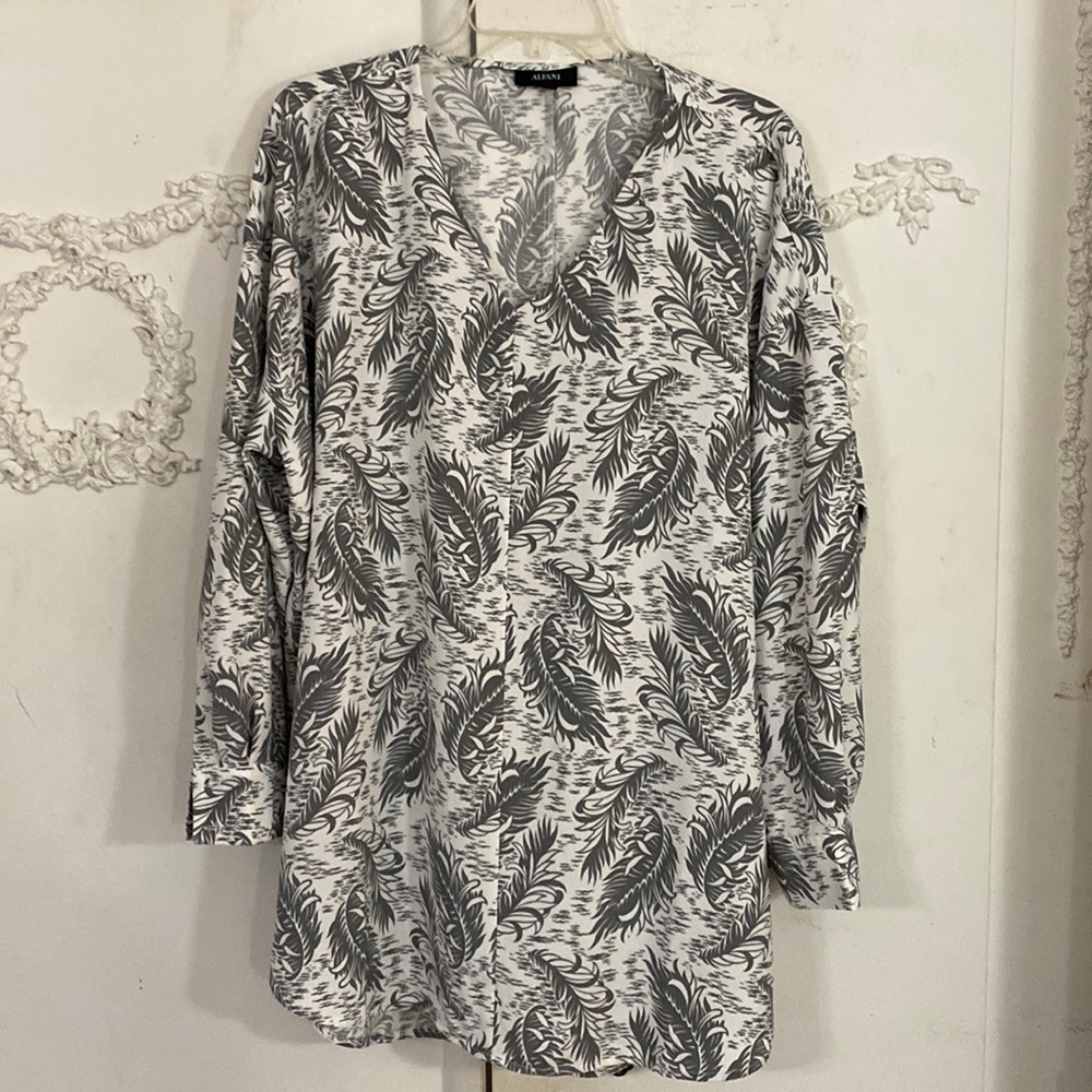 Alfani v neck tunic. SZ 1X. NWOT